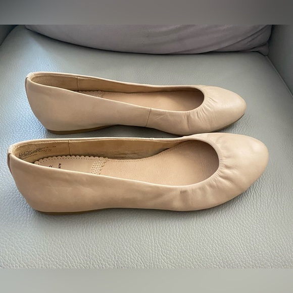 G.H Bass & Co womens leather flats size 9 new in box - Picture 3 of 6